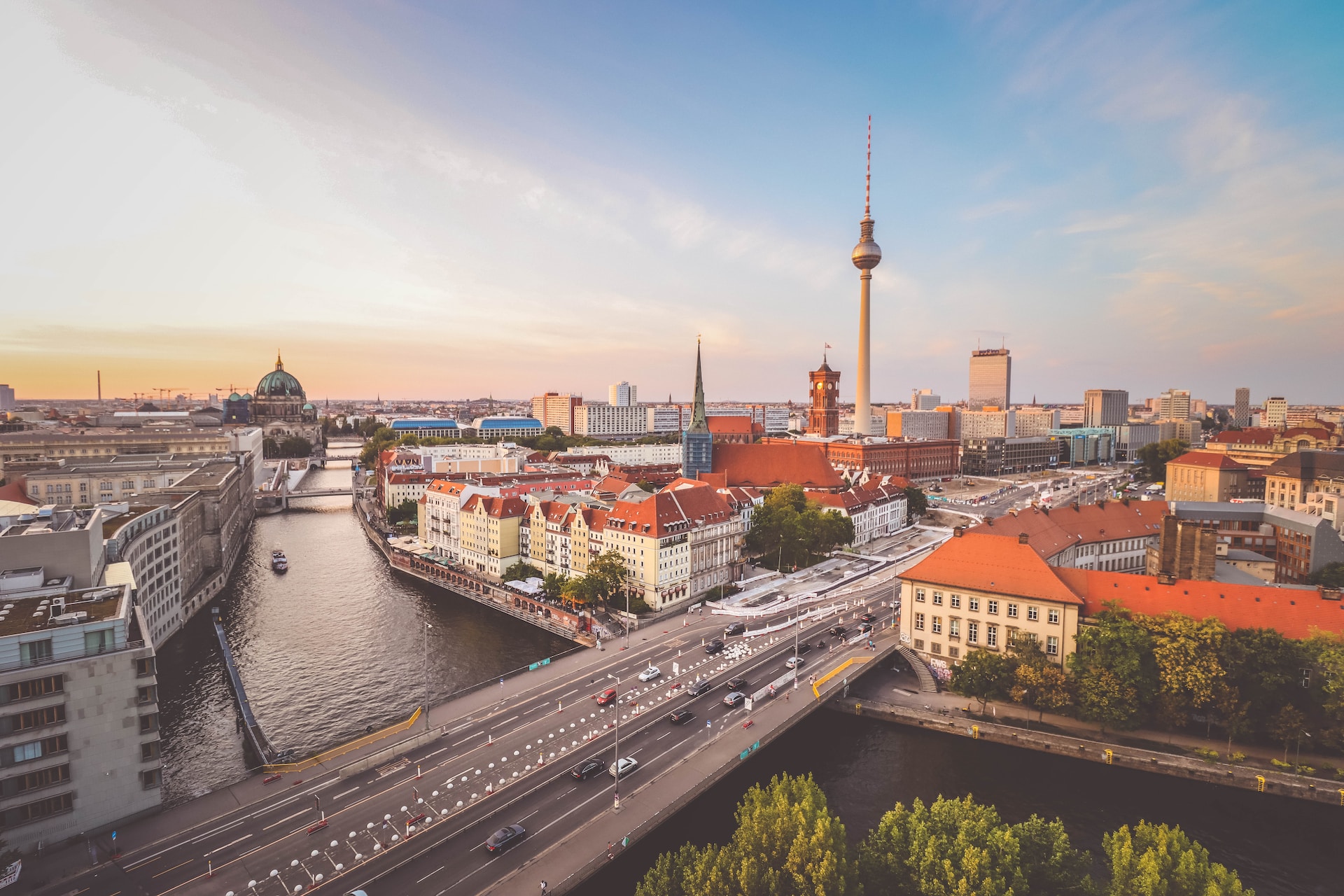 Gewinnt eine Residenz für die Dekoloniale Berlin 2024!