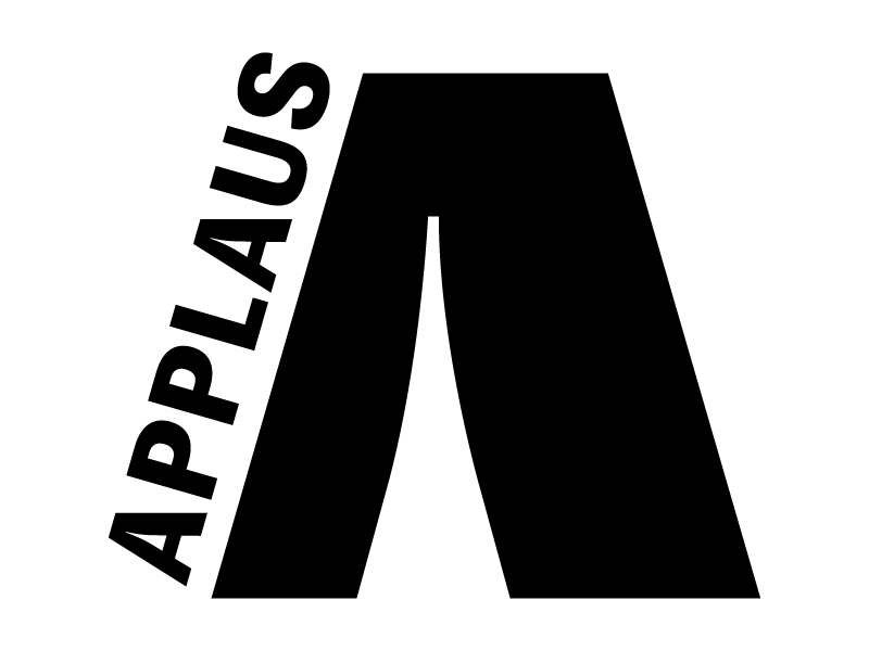 Schwarzes Logo des APPLAUS-Awards. Es zeigt ein stilisiertes „A“, das wie eine aufgefächerte Bühne oder ein Vorhang wirkt. Links am Buchstaben steht vertikal das Wort »APPLAUS« in Großbuchstaben.
