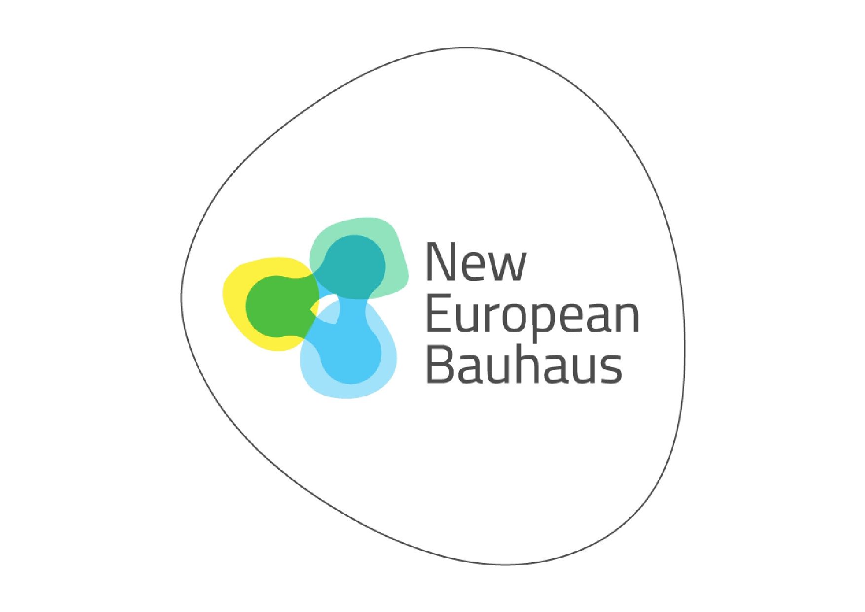 Logo des „New European Bauhaus“ mit drei sich überlappenden, organisch geformten Farbflächen in Grün, Gelb, Türkis und Blau, daneben der Schriftzug „New European Bauhaus“ in grauer Schrift, umrahmt von einer unregelmäßig gezeichneten Linie.