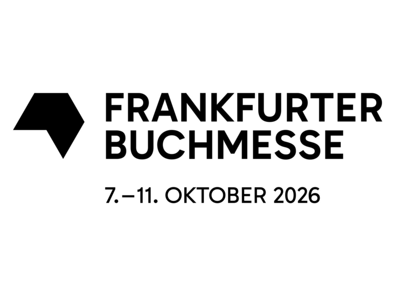 Logo der Frankfurter Buchmesse auf weißem Hintergrund. Links steht ein schwarzes, stilisiertes Piktogramm in Form eines aufgeschlagenen Buches oder Gesprächsblasenform. Rechts daneben der Schriftzug „FRANKFURTER BUCHMESSE" in fetten schwarzen Großbuchstaben. Darunter das Datum „7.–11. Oktober 2026"