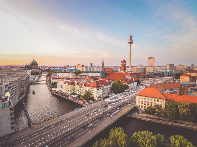 Gewinnt eine Residenz für die Dekoloniale Berlin 2024!