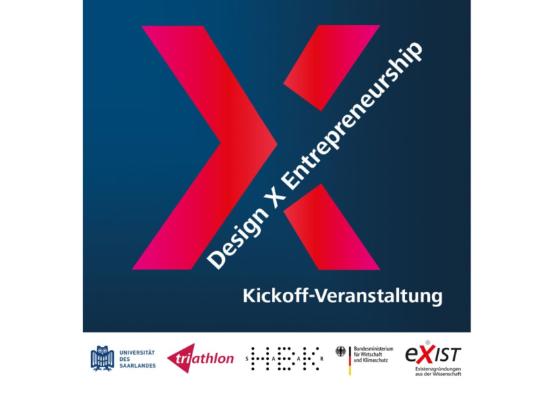 tilisierten roten "X" auf blauem Hintergrund. Der Text "Design X Entrepreneurship" verläuft diagonal entlang des X. Darunter steht "Kickoff-Veranstaltung". Am unteren Rand der Grafik sind die Logos der Veranstalter abgebildet: Universität des Saarlandes, triathlon, HBKsaar, das Bundesministerium für Wirtschaft und Klimaschutz, sowie das EXIST-Programm für Existenzgründungen aus der Wissenschaft.