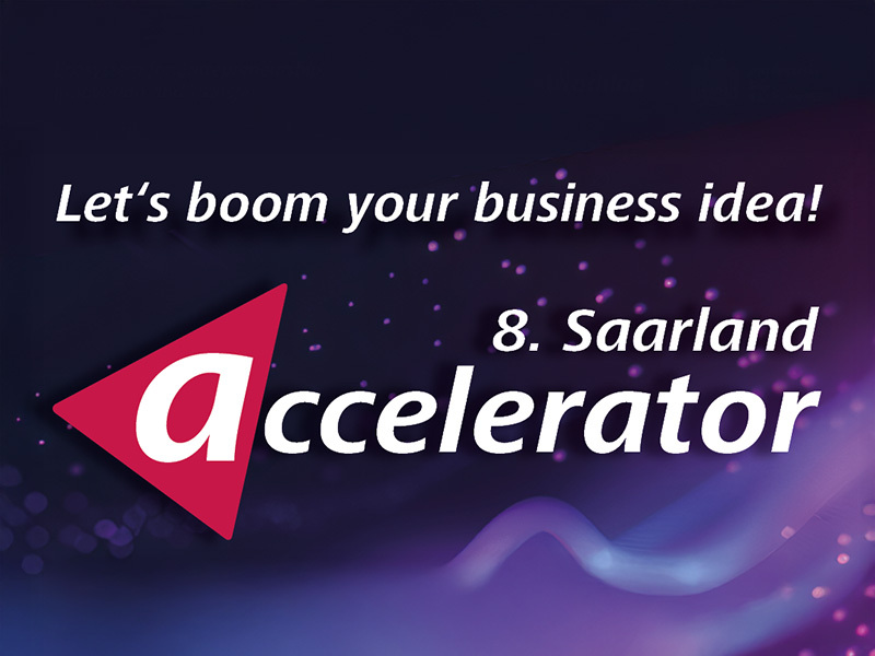 Grafik mit dem Text „Let’s boom your business idea!“ und „8. Saarland Accelerator“ auf einem dunklen, futuristisch wirkenden Hintergrund mit violetten Lichteffekten; links ein rotes Dreieck mit einem weißen „a“ darin.