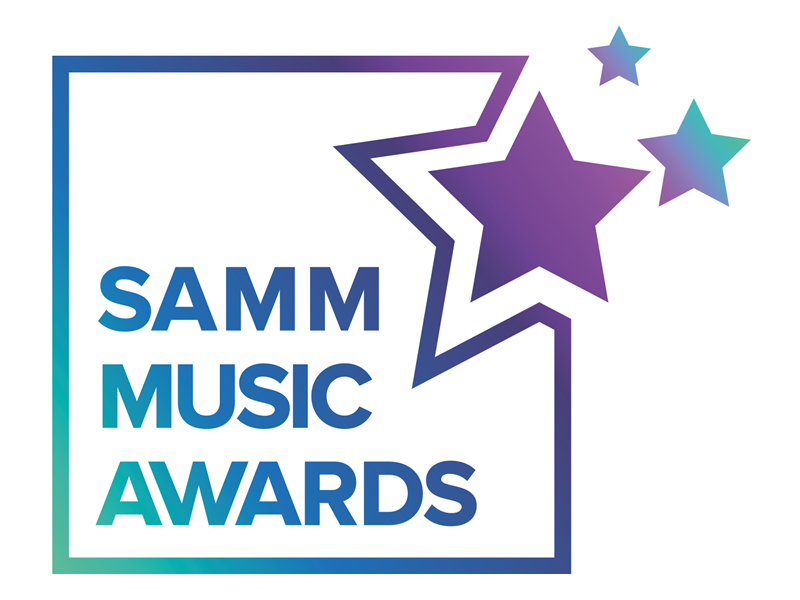 Logo der »SAMM Music Awards« in bunter, verspielter Schrift auf weißem Hintergrund. Die Buchstaben sind in verschiedenen Farben gestaltet und erinnern an Neon-Schriftzüge.